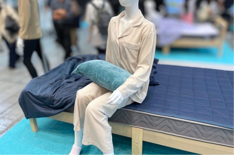 「レディースメディヒール パジャマ長袖シャツ」と「レディースメディヒール パジャマロングパンツ」各2500円（税込）