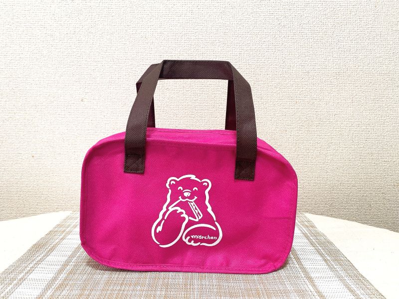 メルヘンの保冷バッグ（550円・税込）。カラーは“濃いピンク”