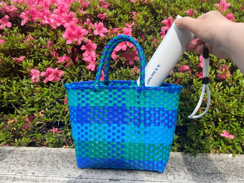 約直径5×高さ16cm。バッグに入れやすいコンパクトサイズ