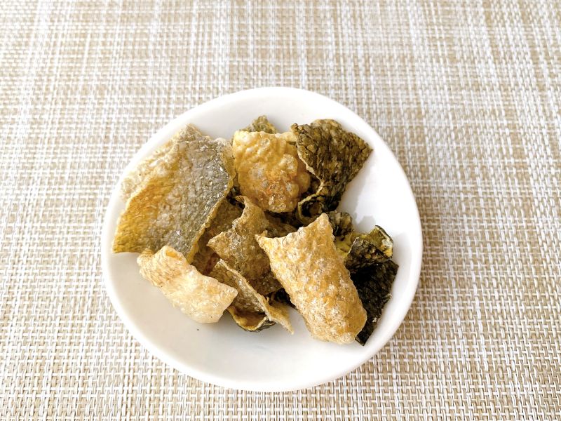 軽やかな食感と絶妙な塩気で、つい手が伸びるおいしさ