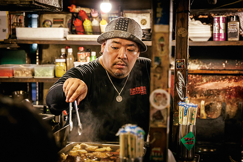2代目・岩井高久さん。義理の父である初代大将と同じく、気さくで人懐こい癒し系キャラ。