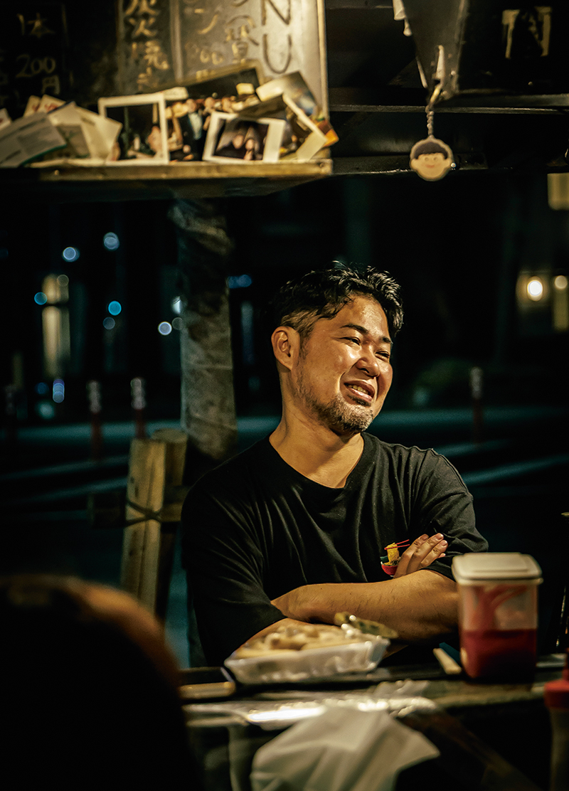 料理人歴17年の店主・黒木大伸さん。出来たてアツアツにこだわり、スピーディーな料理提供がモットー。
