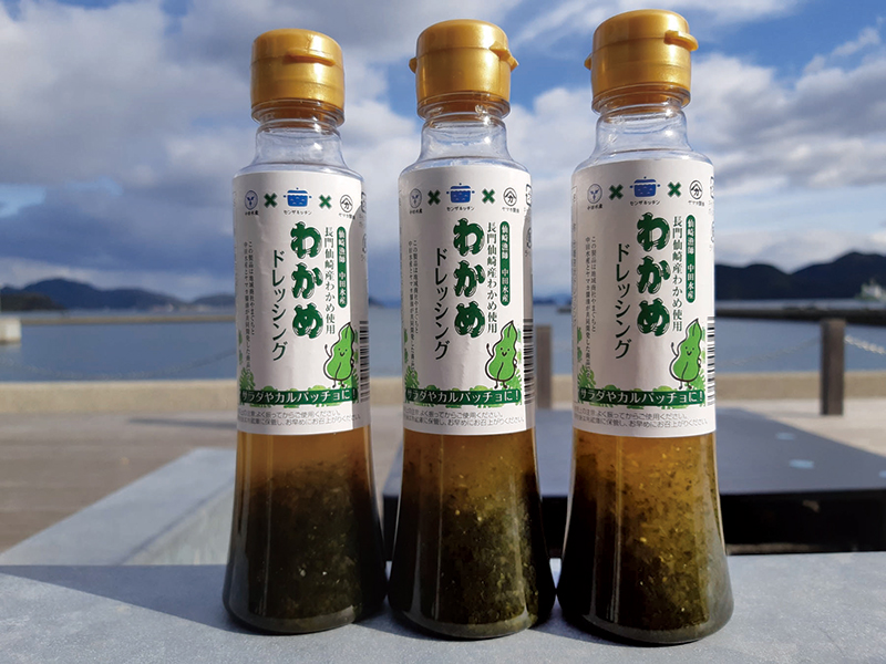 仙崎産天然わかめを使用した「わかめドレッシング」（500mL1080円）。