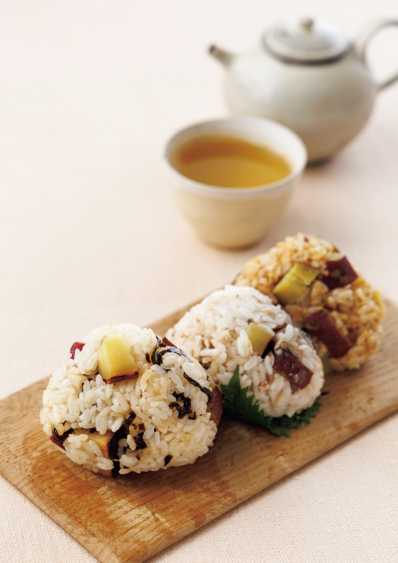 手前から、塩昆布＆ラー油、さば缶＆ごま油、かつおぶし＆白ごま