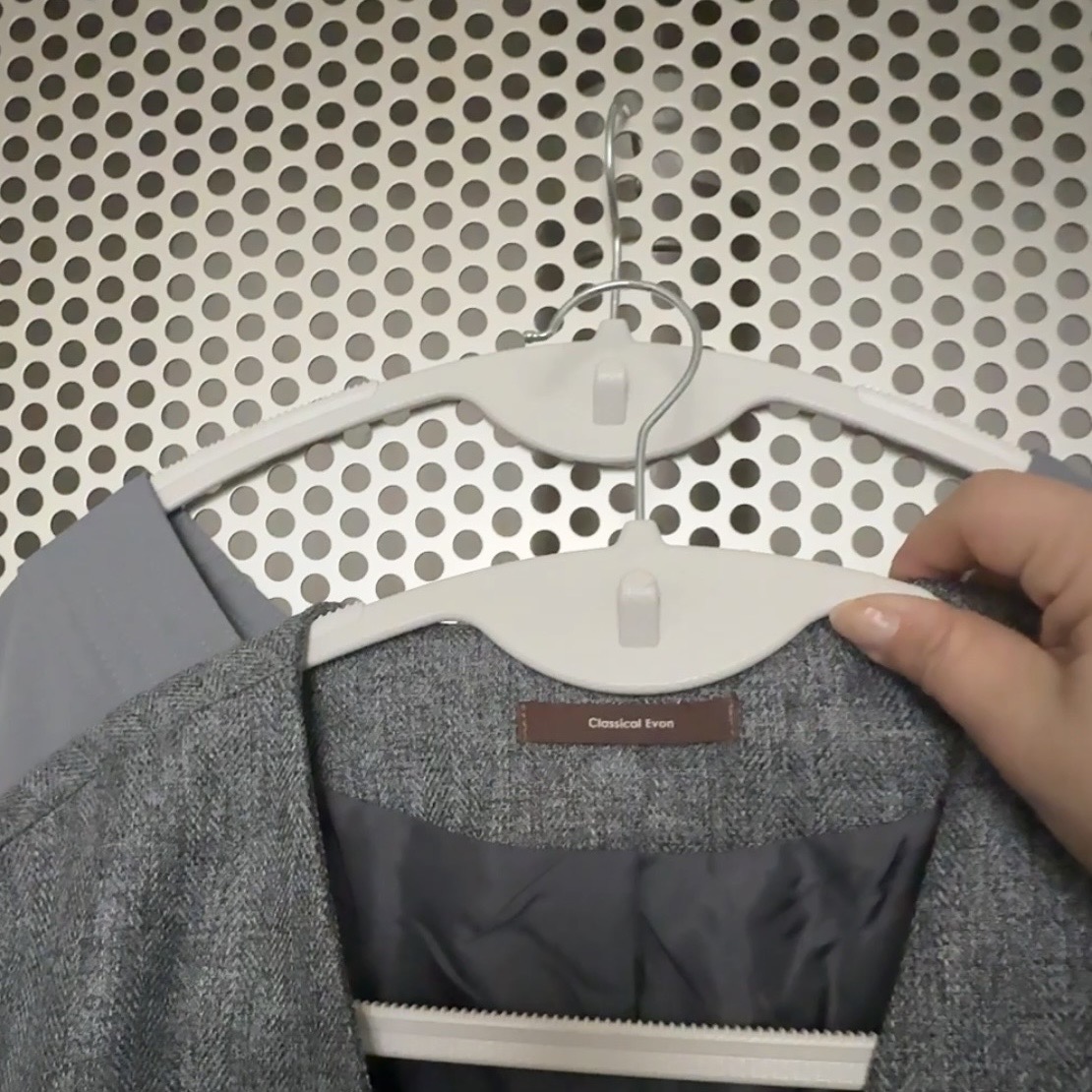 フックを回転させて有孔ボードに掛けられ、しかも連結できる！