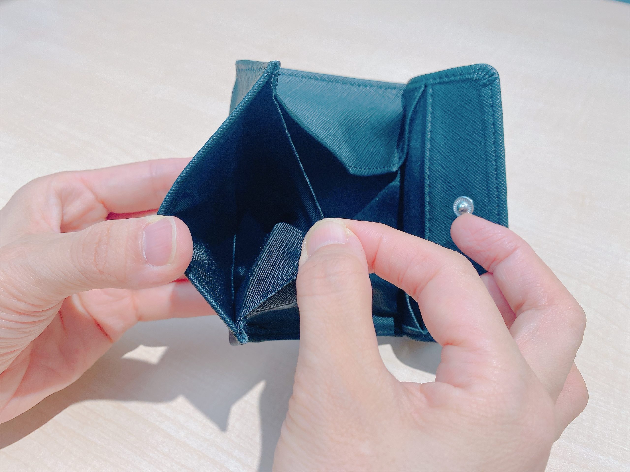 レシートや鍵入れに便利な内ポケットも