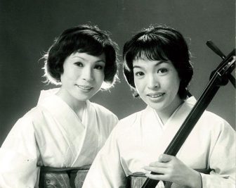 《馬小屋で家族4人が生活》三味線の女王・津軽ひろ子さん、わずか5才で妹と「夜の街」で働き始め…