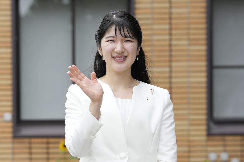この日はブローチにもパールが（2025年9月、写真／JMPA）